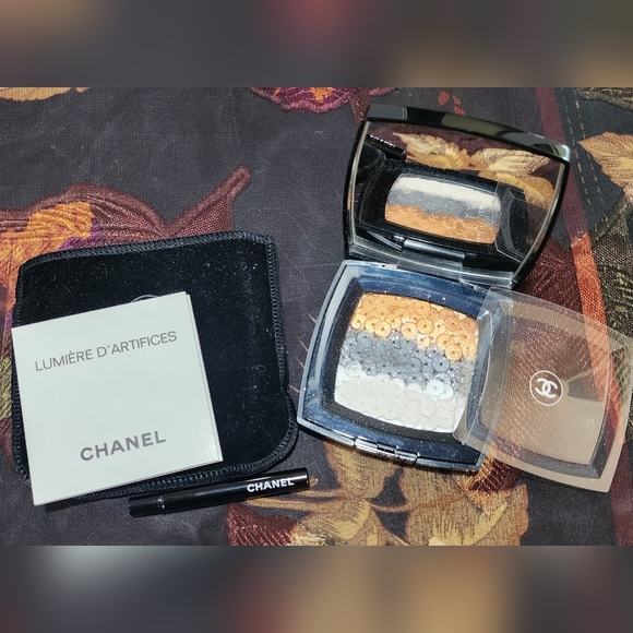 Limited Edition Chanel Lumiere D’artifices iridescent powder eyes cheeks Sequin - Picture 3 of 7